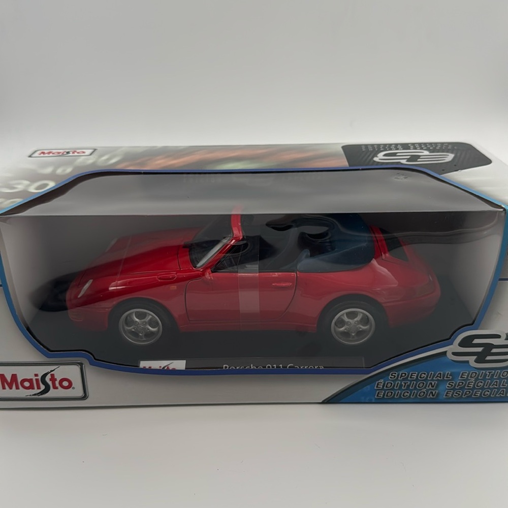 New Maisto 1:18 Porsche 911 Carrera in Red Special Edition Diecast Model Car